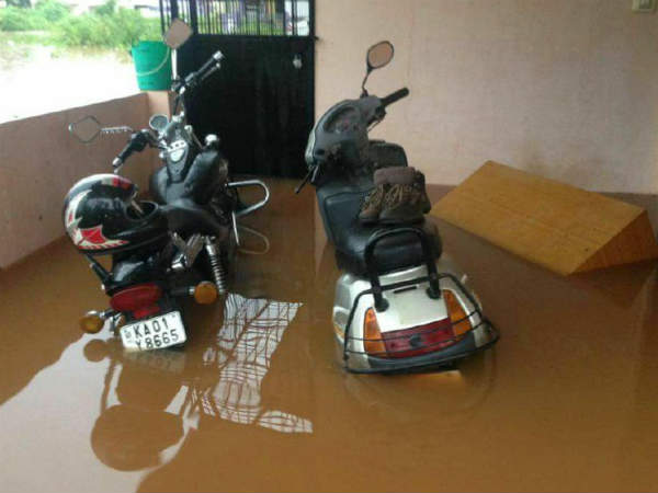 ರಸ್ತೆ ಮೇಲೆಲ್ಲಾ ಚರಂಡಿ ನೀರು 