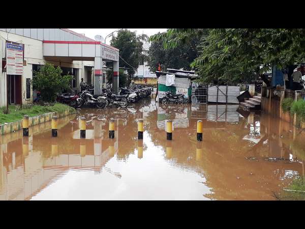 ಕೆ.ಆರ್.ಪೇಟೆ ಬಸ್‍ನಿಲ್ದಾಣ ಜಲಾವೃತ