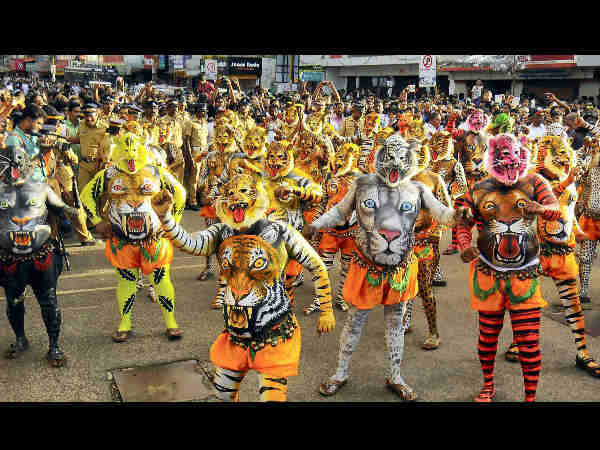 2 ಲಕ್ಷ ರೂಪಾಯಿ ಪುರಸ್ಕಾರ 2 ಲಕ್ಷ ರೂಪಾಯಿ ಪುರಸ್ಕಾರ