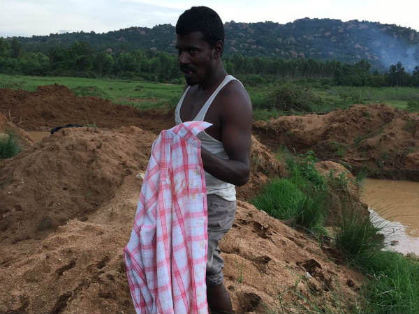 Sand miners try to hit Tahsildar in Magadi, accuses arrested