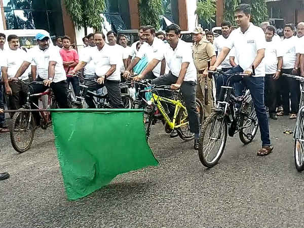 Uttar Kannada DC and Other officers bicycle rides for World Tourism Day