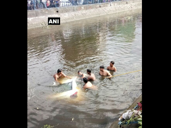 Two killed as garbage dump caves in at Gazipur Delhi landfill site