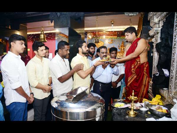 HD Kumaraswamy fans and JDS leaders offer pooja for his recovery in Mysuru and Mangaluru