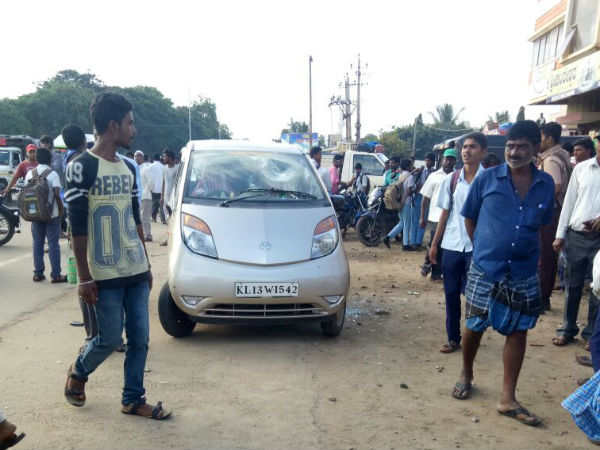 Odd conduct with girls: Kerala boys beaten in Gundlupet