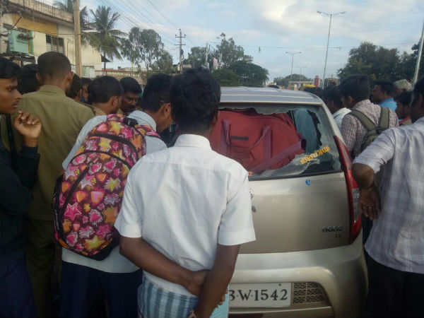 Odd conduct with girls: Kerala boys beaten in Gundlupet