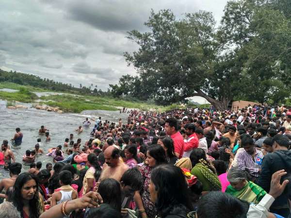 Thousands of devotees take part in Cauvery Pushkara, Srirangapatna Thousands of devotees take part in Cauvery Pushkara, Srirangapatna