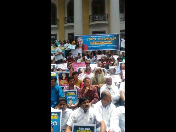 Gauri Lankesh murder : Protest in front of Twon Hall, Bengaluru