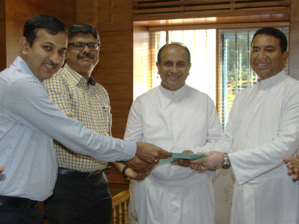 Old students donated Rs. 13.5 lakhs to St. Aloysius College