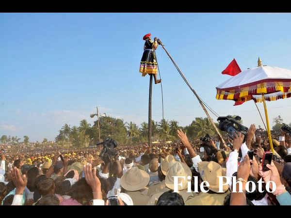 ಇಪ್ಪತ್ತೈದು ಅಡಿ ಬಿಲ್ಲನ್ನೇರಿ ನುಡಿಯುವ ಭವಿಷ್ಯ