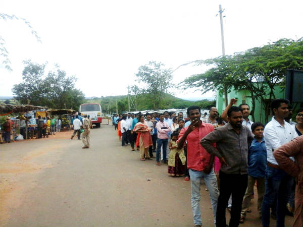 Serious of holiday, large number of tourists in Bandipur and Himavad Gopalaswamy Hill Serious of holiday, large number of tourists in Bandipur and Himavad Gopalaswamy Hill
