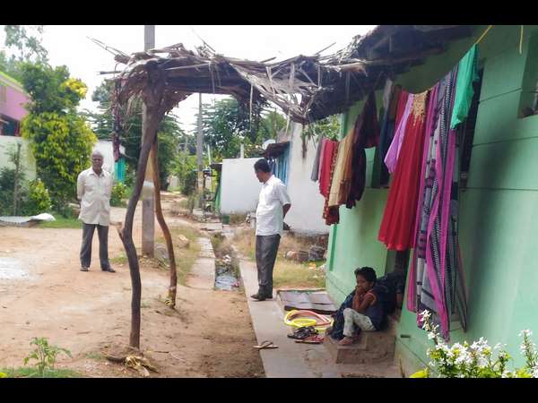 ದುರ್ವಾಸನೆ ಸಹಿಸಿಕೊಂಡು ಜೀವನ