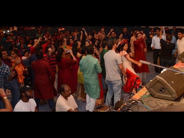 ತರಂಗ ವಾದ್ಯಗೋಷ್ಠಿಗೆ ಹುಚ್ಚೆದ್ದು ಕುಣಿದ ಜನರು