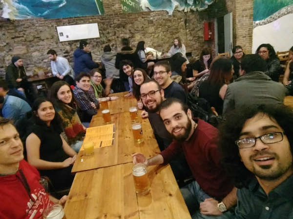 ಗೆಳತಿಗೆ ಗೆಳೆಯ ಕೊಟ್ಟ ಚಾಕೋಲೇಟ್ ಗುಳುಂ