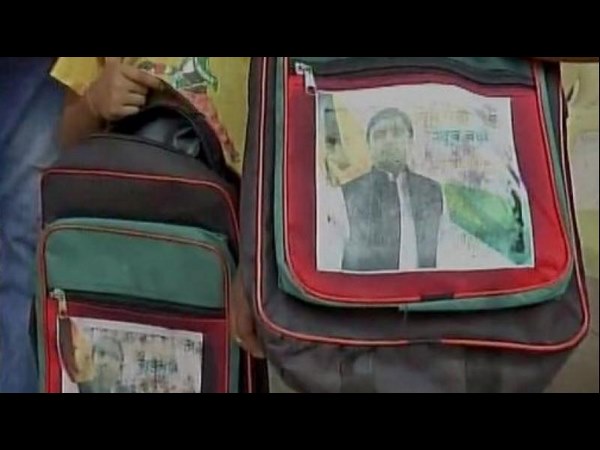 ಶಾಲಾ ಬ್ಯಾಗನ್ನು ಕೇಸರೀಕರಣಗೊಳಿಸಿದ ಸಿಎಂ ಯೋಗಿ 