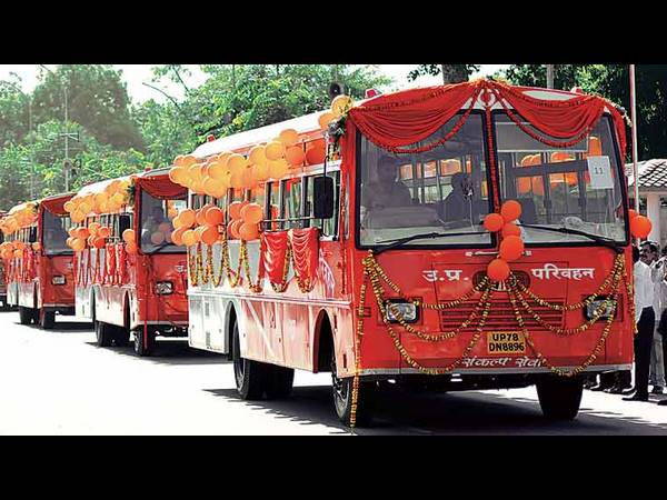 ರಾಜ್ಯ ರಸ್ತೆಸಾರಿಗೆ ಸಂಸ್ಥೆಯ ಐವತ್ತು ಬಸ್ಸುಗಳಿಗೆ ಹಸಿರು (ಕೇಸರಿ) ನಿಶಾನೆ 
