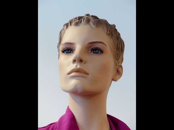 ಚಿನ್ನದ ಬಣ್ಣದ ಕೂದಲು ಹೆಚ್ಚು ಇರುವವರು ಚಿನ್ನದ ಬಣ್ಣದ ಕೂದಲು ಹೆಚ್ಚು ಇರುವವರು