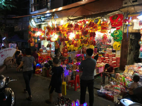 ರಸ್ತೆಯಲ್ಲೇ ಮಾವಿನಕಾಯಿ, ಹಲಸು