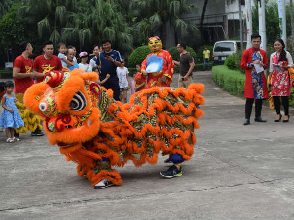 ಮುಂದಿನವಾರ ನಿನ್ಹ್ ಬೀನ್ಹ್ ಹಳ್ಳಿಗೆ ಹೋಗೋಣ
