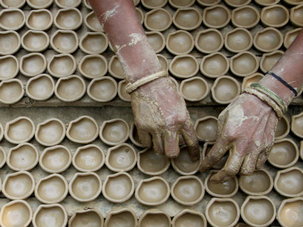 ಬೂದಿ ಕಕ್ಕುವ ಬದುಕು ಬೂದಿ ಕಕ್ಕುವ ಬದುಕು