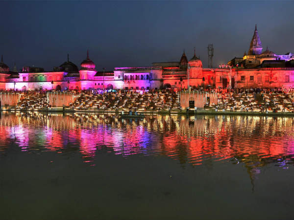 ಸರಯೂ ನದಿ ದಂಡೆ ಮೇಲೆ ಸಾಲು ದೀಪ