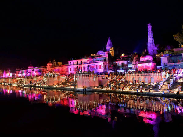 ಸರಯೂ ನದಿಯಲ್ಲಿ ಅಯೋಧ್ಯೆಯ ಪ್ರತಿಬಿಂಬ