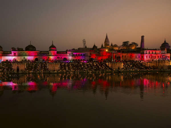 ಅಯೋಧ್ಯೆ ತುಂಬ ರಂಗಿನ ರಂಗವಲ್ಲ!