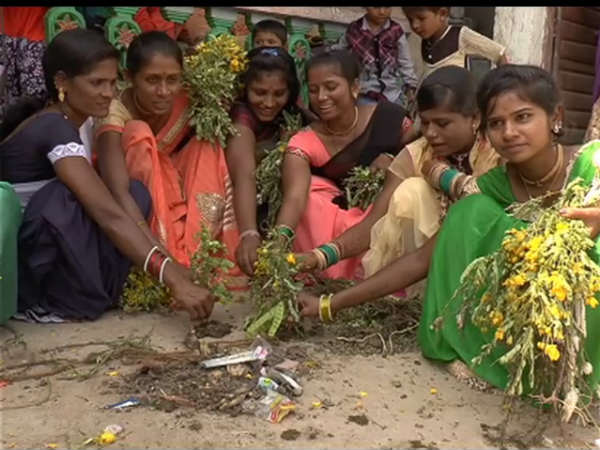 ಮನೆಗಳಿಗೆ ತೆರಳಿ ದೀಪ ಹಚ್ಚುತ್ತಾರೆ