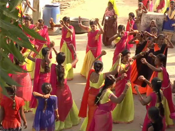 ತಾಂಡಾದ ದೇವಸ್ಥಾನದ ಬಳಿ