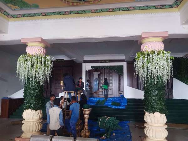ಚಿತ್ರಮಂದಿರದ ರೀತಿಯಲ್ಲಿ ಮಾರ್ಪಾಟು