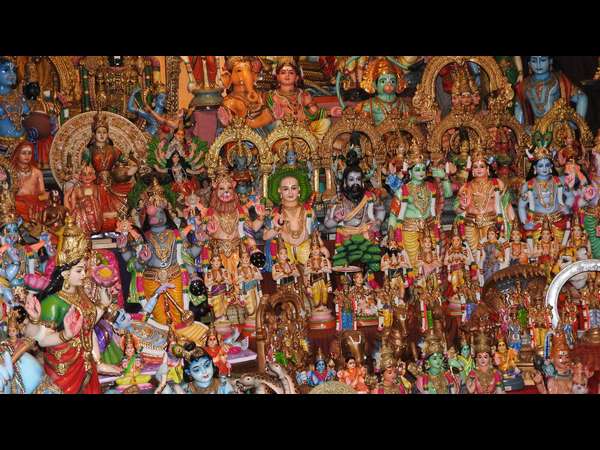 ಹತ್ತುಸಾವಿರದ ಬೊಂಬೆಗಳು