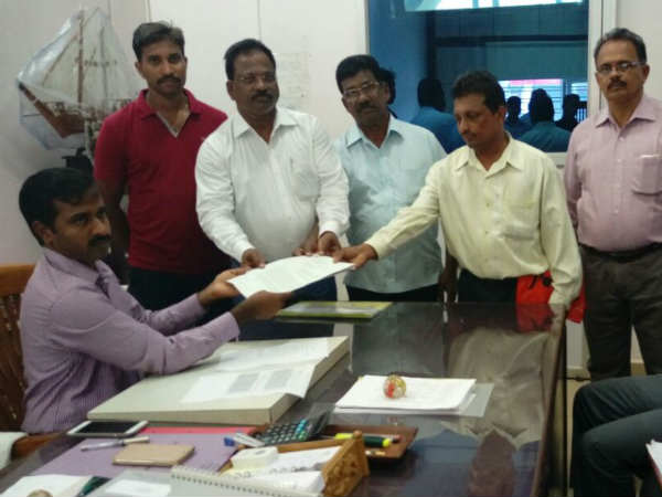 The victim of the Karwar land slide asked for a compensation with Modi