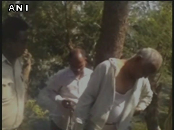 Vadodara BJP corporator tied to tree and beaten by residents Vadodara BJP corporator tied to tree and beaten by residents