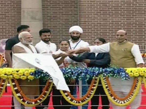 Sardar Patel's birth anniversary: Modi flags off 'Run for Unity' at Major Dhyan Chand Stadium