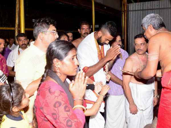 KL Rahul visits Kukke Subramanya temple 