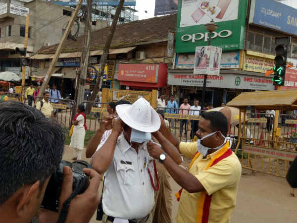  Hubblli-Dharwad: Pro Kannada activists protested against dust in the city