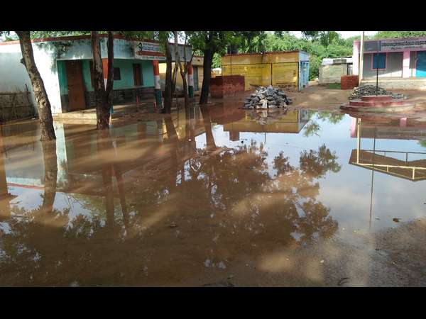 Chamarajanagar: Rainfall fear for Thellanur school children