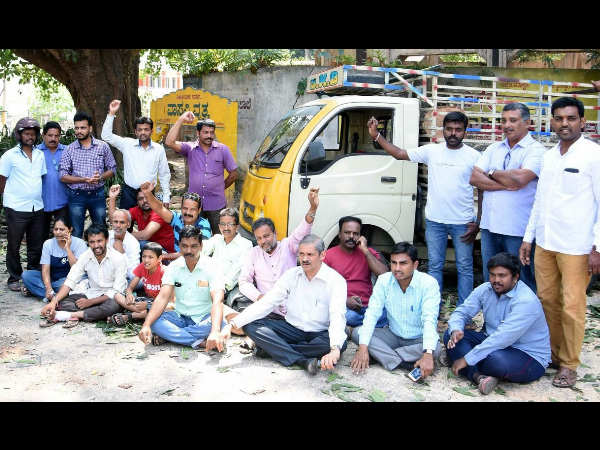Protest against Shivamogga City Corporation tree felling Protest against Shivamogga City Corporation tree felling