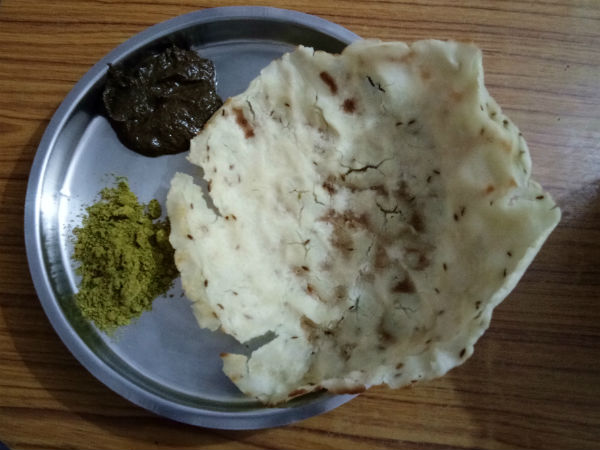 ಹಸಿಮೆಣಸಿನಕಾಯಿ ಹಾಕಿ ನೀರೊಟ್ಲು 