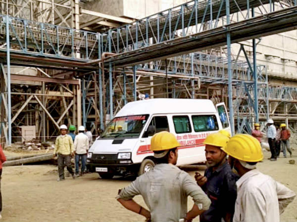 ಮೃತರ ಕುಟುಂಬಕ್ಕೆ ತಲಾ 2 ಲಕ್ಷ ನಗದು ಮೃತರ ಕುಟುಂಬಕ್ಕೆ ತಲಾ 2 ಲಕ್ಷ ನಗದು