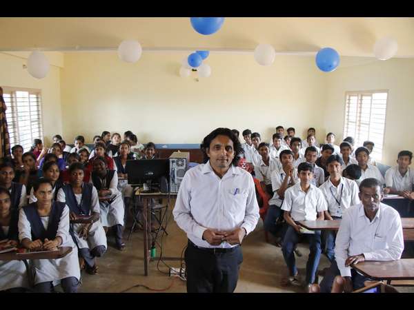 ‘ಸಾಧಕರ ಸಾಧನೆ ವಿದ್ಯಾರ್ಥಿಗಳಿಗೆ ಪ್ರೇರಣೆ