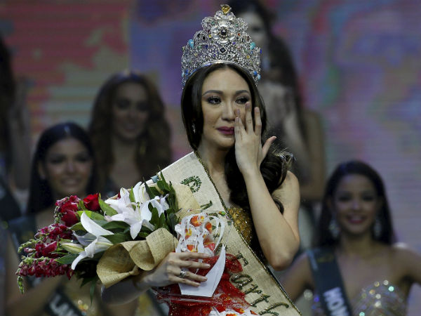 ಸುಂದರಿಯರ ಕೆನ್ನೆತೊಯ್ದ ಆನಂದಭಾಷ್ಪ ಸುಂದರಿಯರ ಕೆನ್ನೆತೊಯ್ದ ಆನಂದಭಾಷ್ಪ