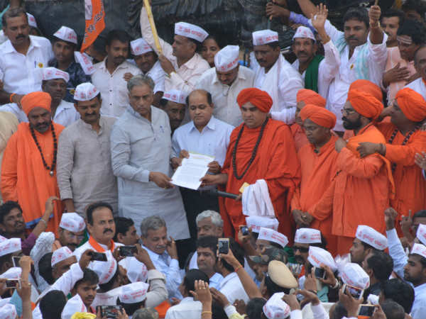 'ಕಲ್ಲಿಂದ ಹೊಡೆಯಬೇಕು'