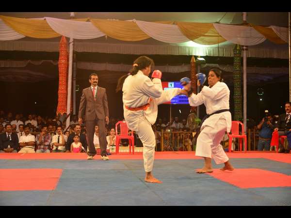 ಏಕಪಕ್ಷೀಯ ಸೆಮಿ ಫೈನಲ್ ಏಕಪಕ್ಷೀಯ ಸೆಮಿ ಫೈನಲ್