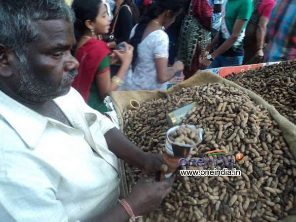 ಶಾಪ ತಟ್ಟ್ಬಾರ್ದು ಅಂತ ಇವಾಗ್ಲು ಬರ್ತೀವಿ