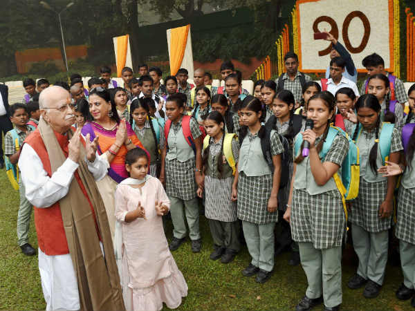 ತಾವೇ ಉಪಹಾರ ಬಡಿಸಿದ ಅಡ್ವಾಣಿ