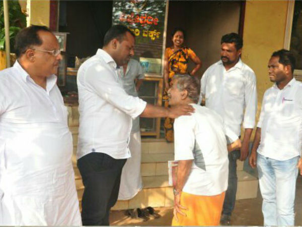 Minister UT Khader helped to elderly couples to get ration card Minister UT Khader helped to elderly couples to get ration card