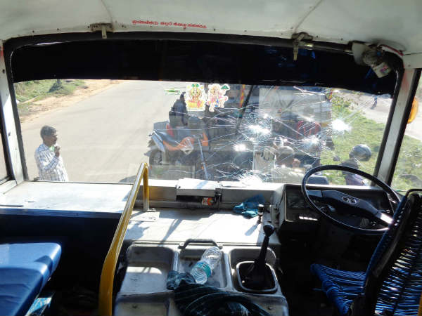 ಬಸ್‍ಗೆ ಕಲ್ಲು ತೂರಾಟ