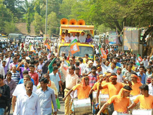 ಕಾಂಗ್ರೆಸ್ ಜನರ ಹಣ ಲೂಟಿ ಮಾಡುತ್ತಿದೆ