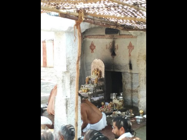 ಒಟ್ಟಿಗೆ ಆರಾಧನೆ ಮಾಡುವುದು ಅಸಾಧ್ಯ