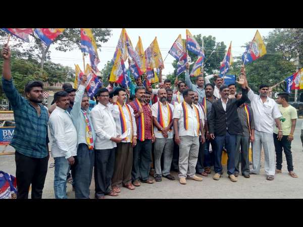 ರೋಗಿಗಳ ಪರದಾಟ ರೋಗಿಗಳ ಪರದಾಟ